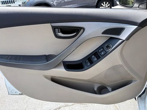 Used 2015 Hyundai Elantra SE FWD image 10