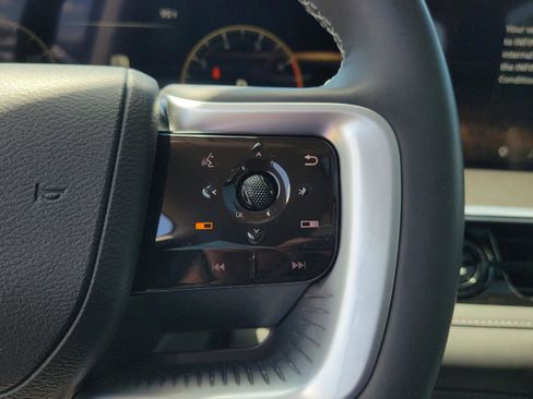 Certified 2025 INFINITI QX80 Luxe RWD image 12