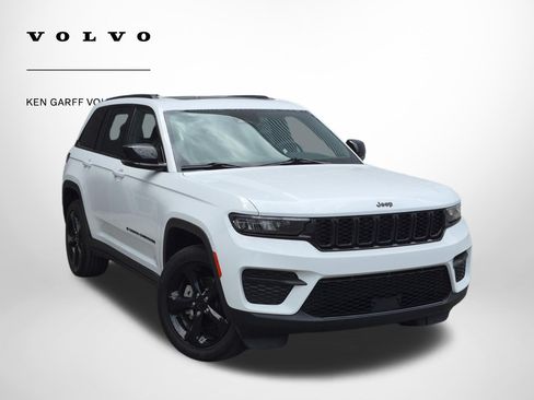 Used 2023 Jeep Grand Cherokee Altitude AWD/4WD image 1