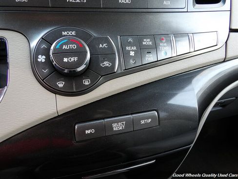 Used 2014 Toyota Sienna LE FWD image 19