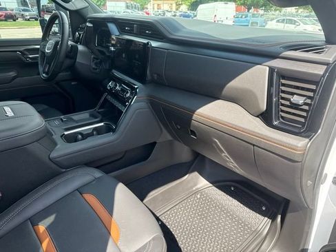 Used 2025 GMC Sierra 2500 AT4 w/ Max Trailering Package AWD/4WD image 15