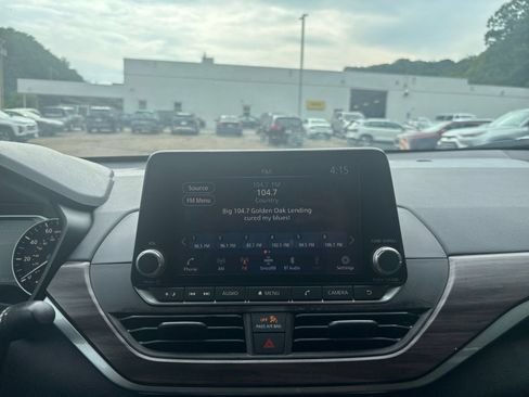 Used 2025 Nissan Altima 2.5 SV FWD image 16