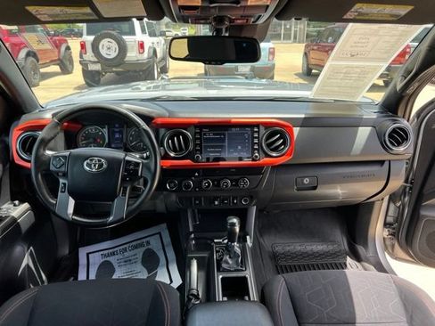 Used 2020 Toyota Tacoma TRD Off-Road AWD/4WD image 38