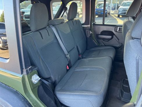 Used 2024 Jeep Wrangler Unlimited AWD/4WD image 19