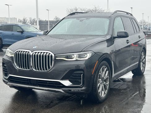 Used 2022 BMW X7 xDrive40i w/ Executive Package image 3