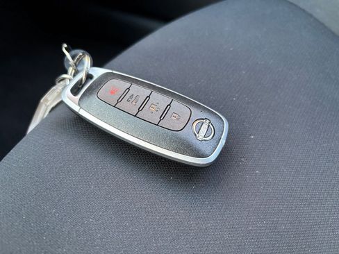 Used 2025 Nissan Sentra SV FWD image 18