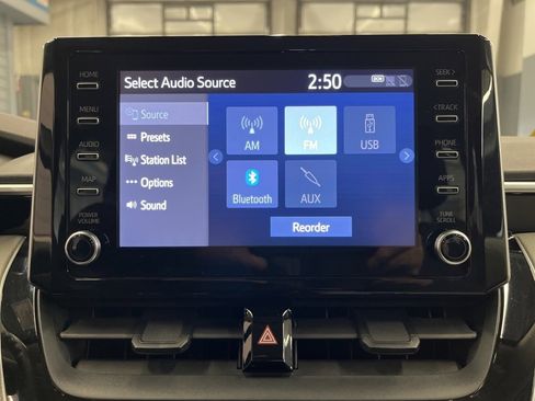 Used 2020 Toyota Corolla LE image 19