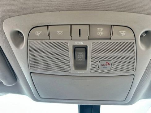 Used 2016 Nissan Maxima Platinum w/ Interior Lighting Package FWD image 29