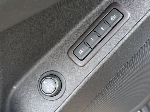 Used 2021 Chevrolet Equinox LT image 30