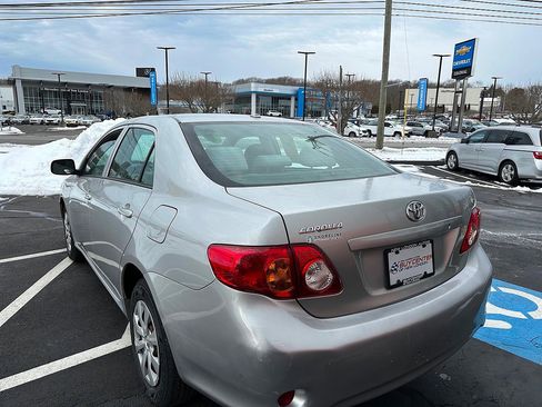 Used 2010 Toyota Corolla LE image 5