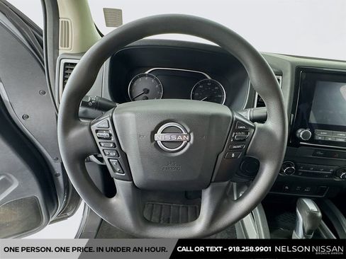 Used 2024 Nissan Frontier SV w/ Technology Package RWD image 11