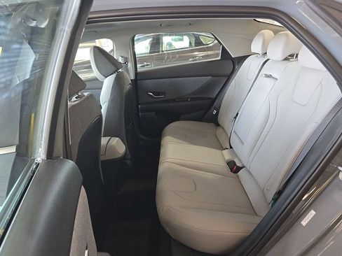 Used 2023 Hyundai Elantra Limited FWD image 6