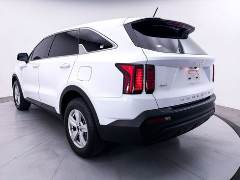 Used 2022 Kia Sorento LX AWD/4WD image 12