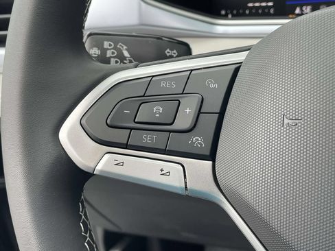 New 2026 Volkswagen Taos SE FWD image 21