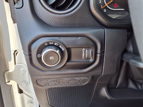 Used 2025 Jeep Wrangler Unlimited Rubicon AWD/4WD image 18