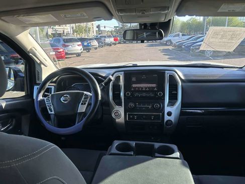 Used 2021 Nissan Titan SV image 10