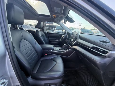 Used 2021 Toyota Highlander XLE FWD image 25