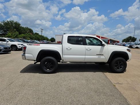 Used 2023 Toyota Tacoma TRD Off-Road image 8