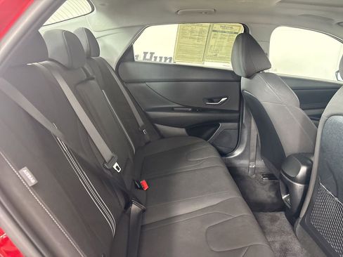 Used 2025 Hyundai Elantra SEL image 25