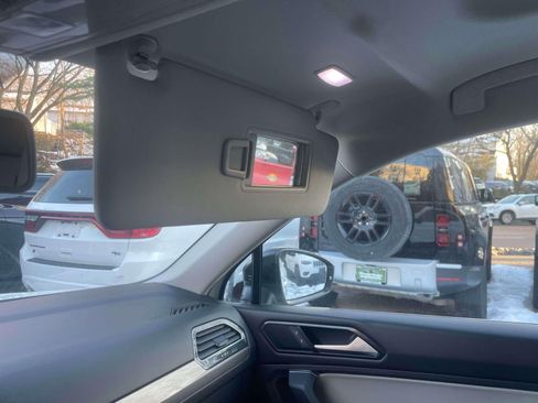 Used 2018 Volkswagen Tiguan SE w/ Panoramic Sunroof Package image 33