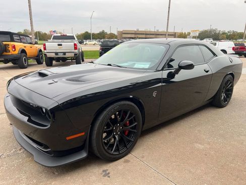 Used 2016 Dodge Challenger SRT Hellcat image 4