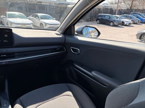 Used 2025 Kia K4 LXS image 34