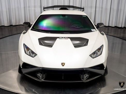 Used 2023 Lamborghini Huracan STO image 10