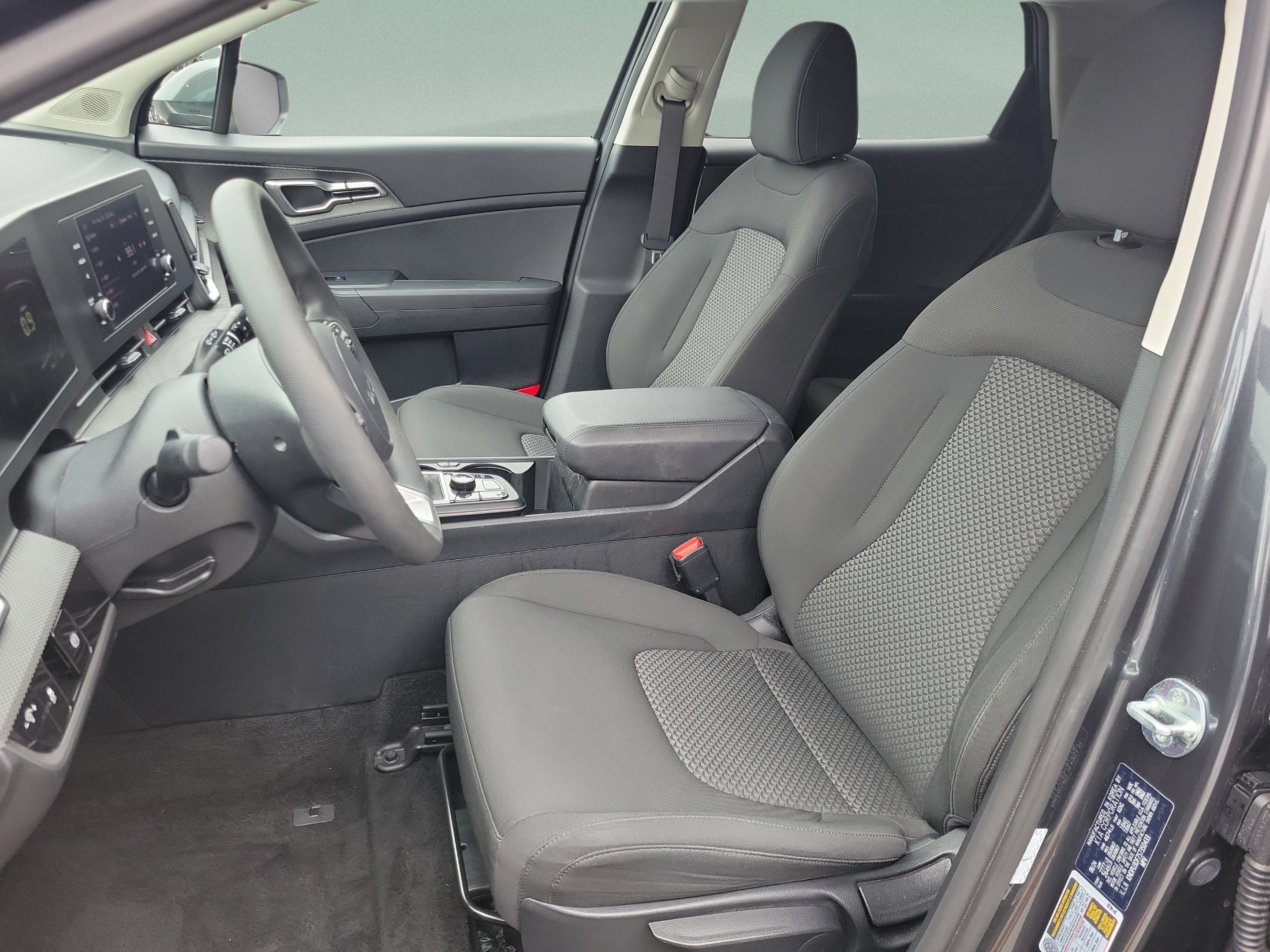 Used 2025 Kia Sportage LX FWD image 14