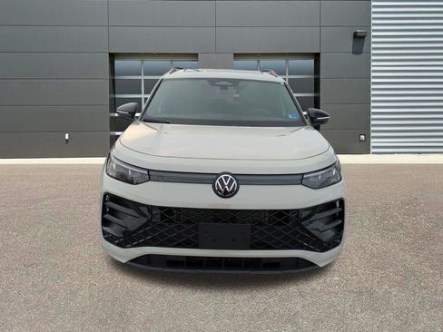 New 2026 Volkswagen Tiguan SE R-Line image 2