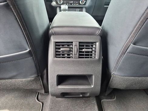 Used 2025 Mitsubishi Outlander SE FWD image 16