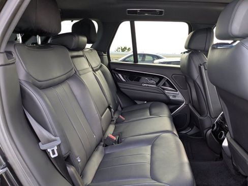 Used 2023 Land Rover Range Rover SE image 16