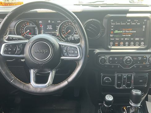 Used 2022 Jeep Wrangler Unlimited Sahara AWD/4WD image 13