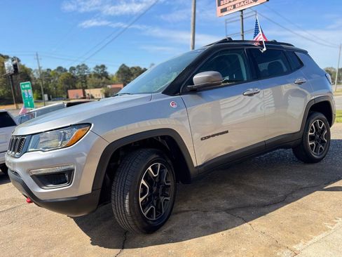 Used 2019 Jeep Compass Trailhawk AWD/4WD image 5