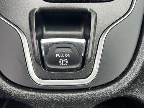 Used 2021 Jeep Cherokee Trailhawk image 24