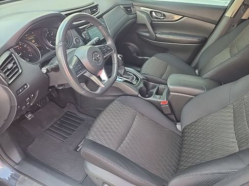 Used 2018 Nissan Rogue SV w/ Premium Package FWD image 19