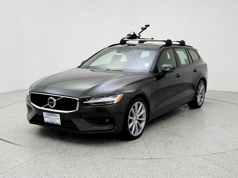 Used 2020 Volvo V60 T5 Momentum w/ Protection Package image 1