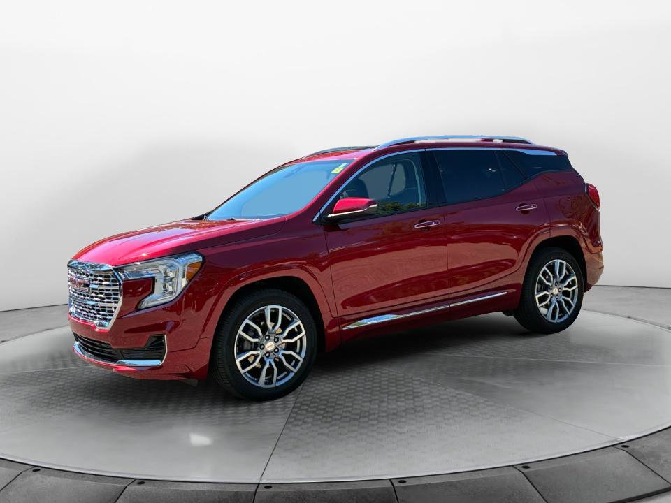 Used 2024 GMC Terrain Denali AWD/4WD image 3