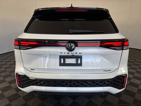 Certified 2025 Volkswagen Tiguan SE R-Line AWD/4WD image 21