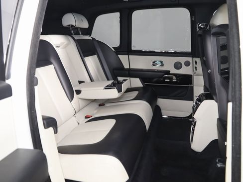 Used 2020 Rolls-Royce Cullinan image 18