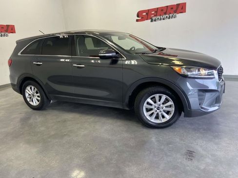 Used 2020 Kia Sorento FWD V6 image 2