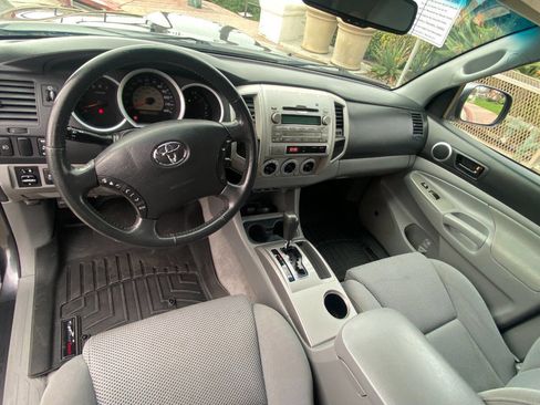 Used 2011 Toyota Tacoma PreRunner image 8