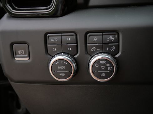 Used 2022 GMC Sierra 1500 AT4 w/ AT4 Premium Package AWD/4WD image 26