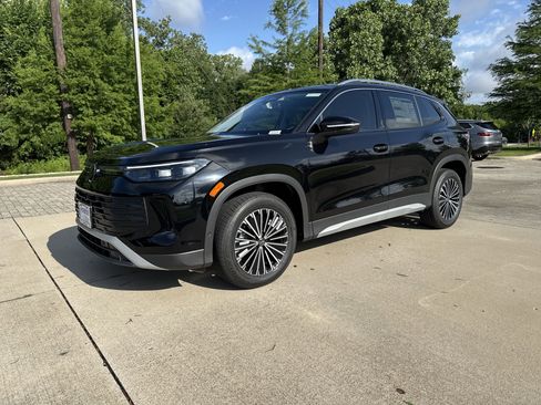 Certified 2025 Volkswagen Tiguan S image 33