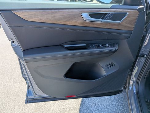 New 2026 Volkswagen Atlas SE FWD image 11