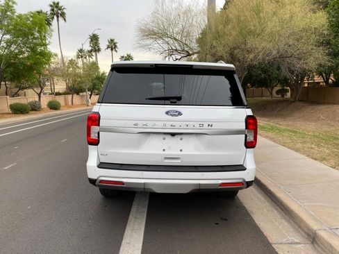 Used 2024 Ford Expedition XLT image 9