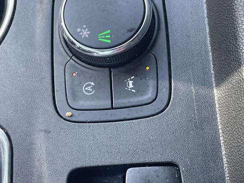 Used 2022 Chevrolet Traverse LT w/ LT Premium Package image 23