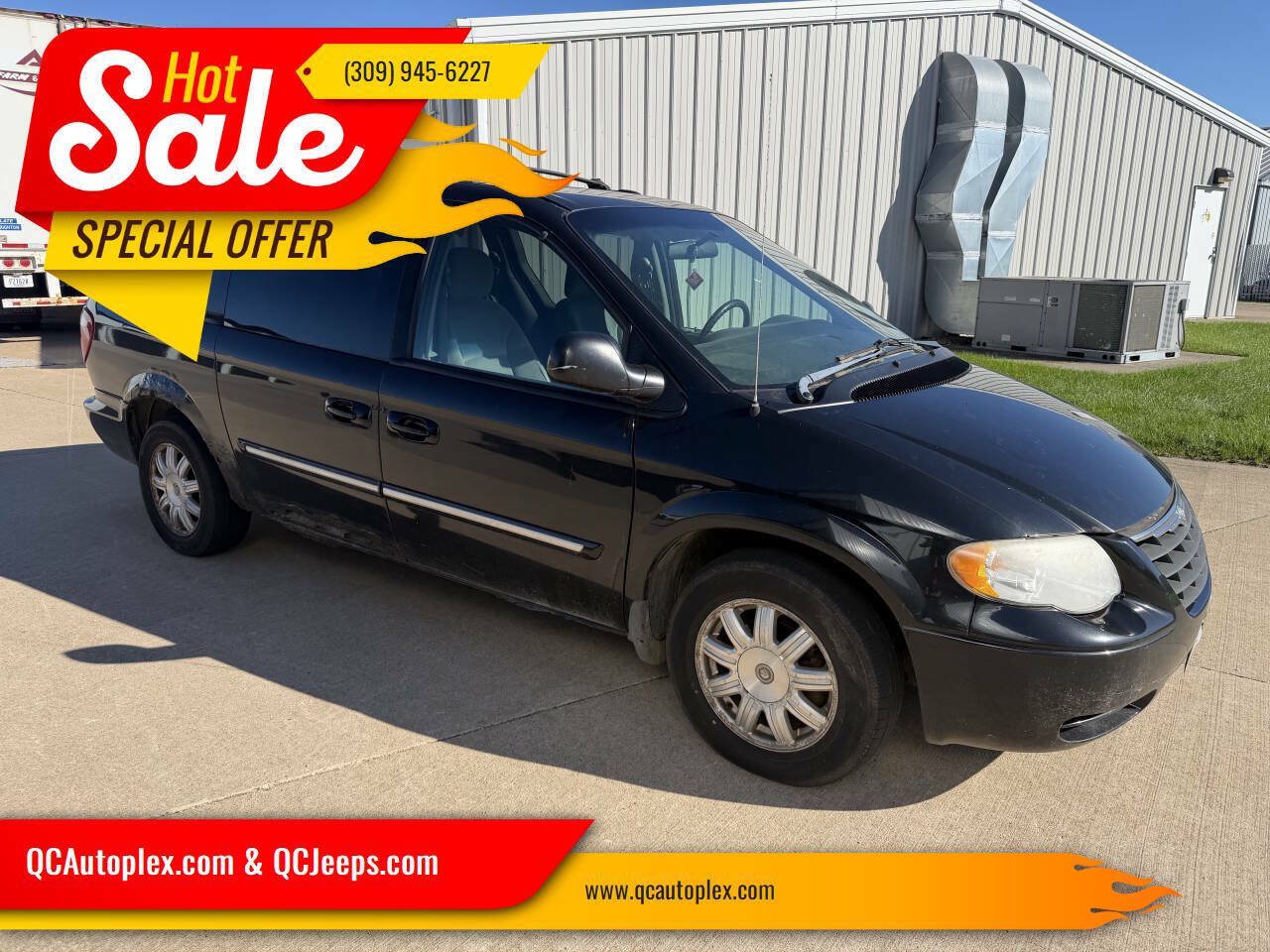 Used 2005 Chrysler Town & Country Touring FWD image 1