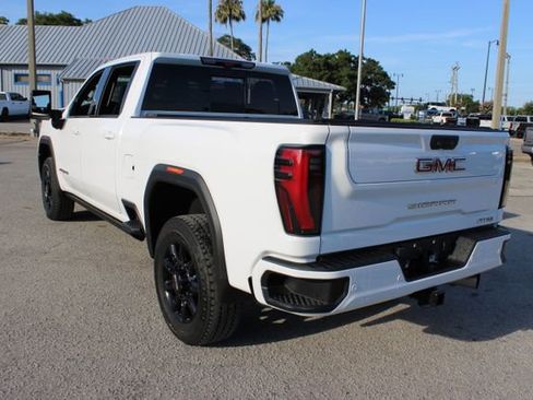 Used 2024 GMC Sierra 2500 AT4 w/ AT4 Premium Plus Package AWD/4WD image 8