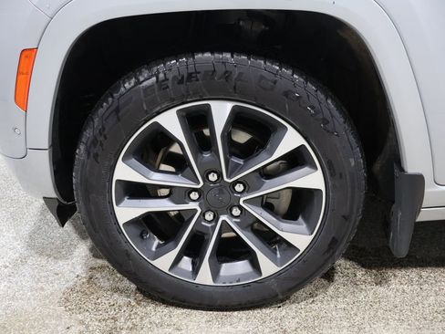 Used 2021 Jeep Grand Cherokee L Overland w/ Luxury Tech Group IV image 9