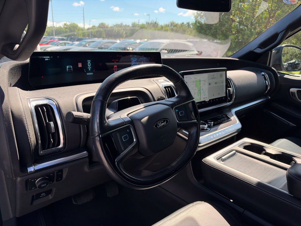 Used 2025 Ford Expedition Platinum w/ Stealth Performance Package AWD/4WD image 9